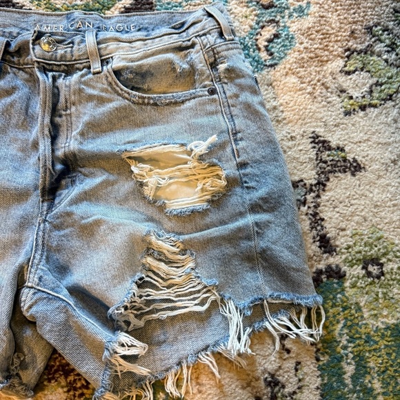 American Eagle High-Rise Distressed Denim Shorts – Size 6 - Picture 3 of 9